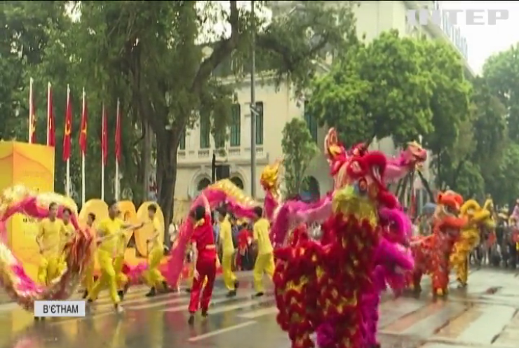 У В'єтнамі готуються танцями та піснями святкувати Новий рік