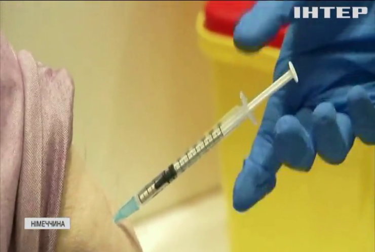 У Німеччині вакциновані пенсіонери інфікувалися британським штамом коронавірусу