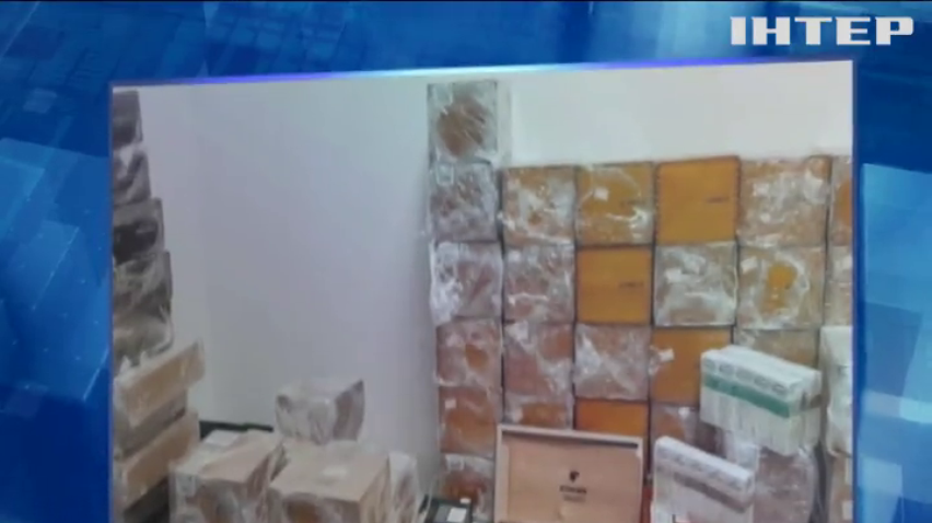 Китайці намагалися провезти через Україну сигари та ліки з отрути