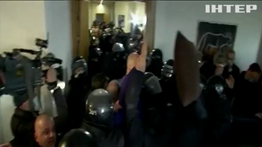 У Тбілісі силовики штурмували офіс найбільшої опозиційної партії