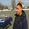 Учитель з Київщини створив копію легендарної автівки