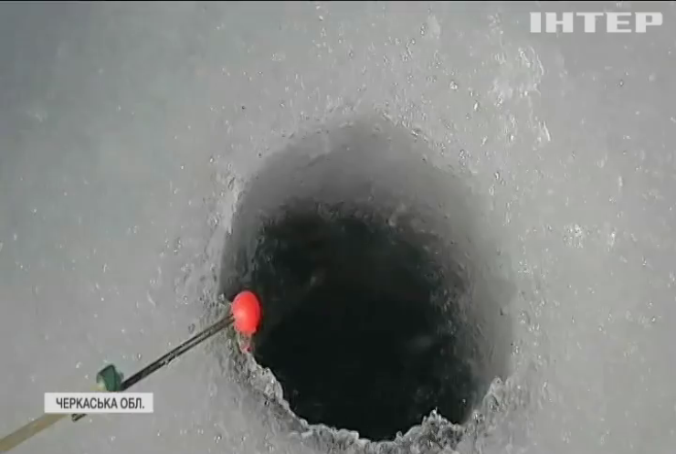 Зима скінчилася: рятувальники закликають рибалок не виходити на лід