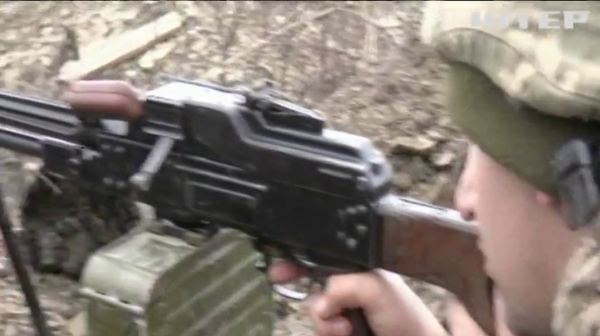 На Донбасі за добу поранило десять українських військових