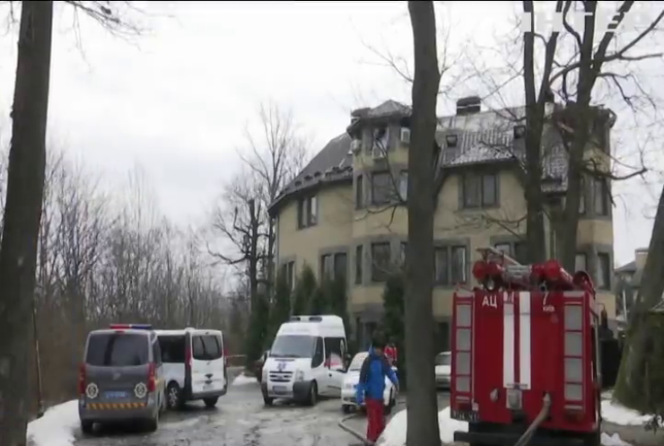 Пожежа в пансіонаті: рятувальники евакуювали з палаючої будівлі десятки людей