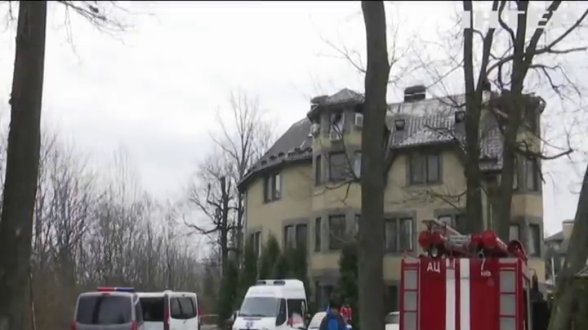 Пожежа в пансіонаті: рятувальники евакуювали з палаючої будівлі десятки людей