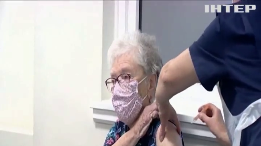Нідерланди та Ірландія відмовилися від вакцини AstraZeneca