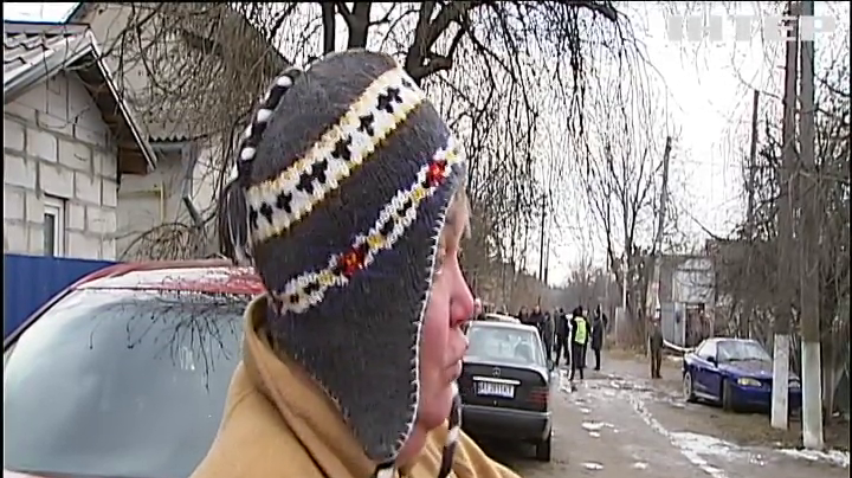 Вибиті шибки та понівечені автівки: у Боярці внаслідок загадкового вибуху загинула людина