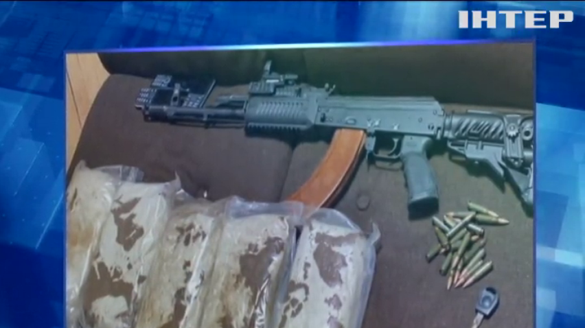 У Харкові затримали озброєних до зубів автовикрадачів