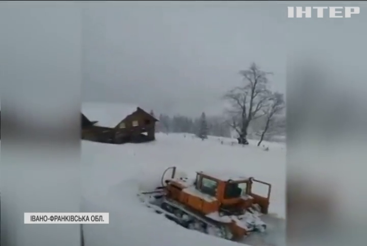 Гірські райони Прикарпатті засипало снігом (відео)