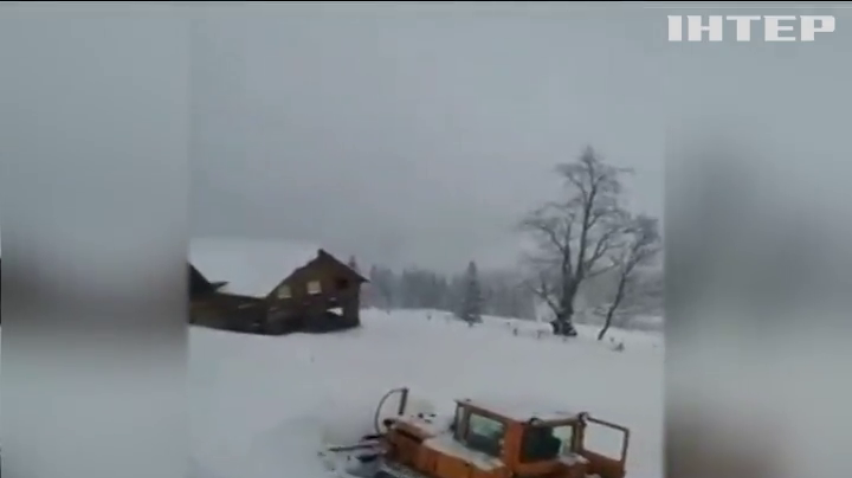 Гірські райони Прикарпатті засипало снігом (відео)
