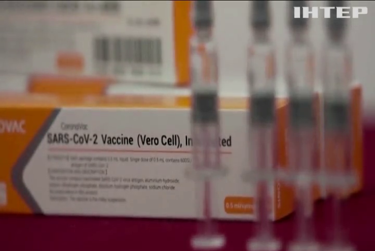 Розробник Coronavac заявив про безпеку вакцини для дітей
