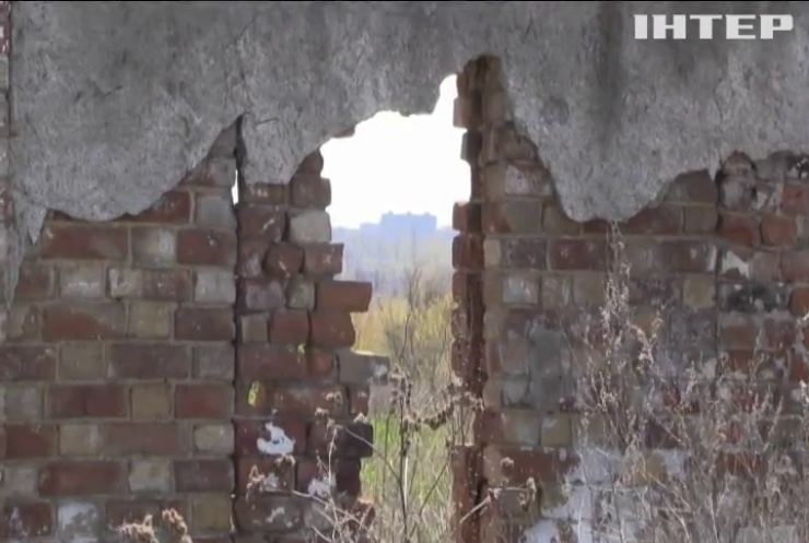 На Донбасі поранило українського військового