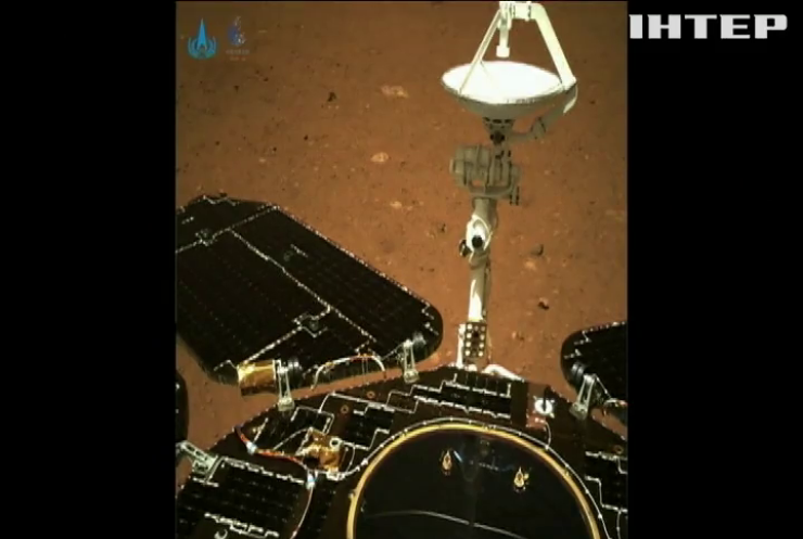 Китайський ровер "Чжужун" надіслав перші знімки з Марсу