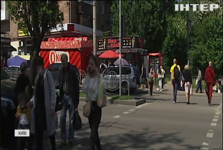 На зв'язку і в небезпеці: Україну сколихнула хвиля ДТП через розмови пішоходів по телефону