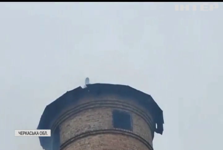 На Черкащині пожежники врятували з палаючої водонапірної башти трьох людей