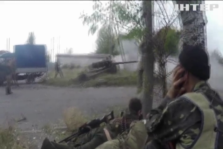 На Донбасі противник стягує техніку на фронт