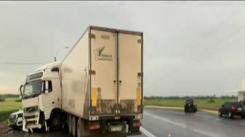 Смертельна ДТП: на Херсонщині вантажівка розчавила позашляховик з пасажирами