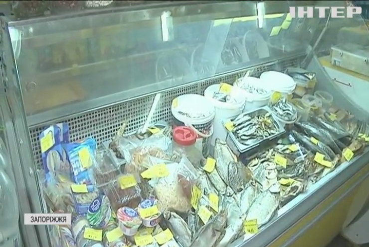 У Запоріжжі подружжя поласувало купленою у супермаркеті рибою з ботулізмом