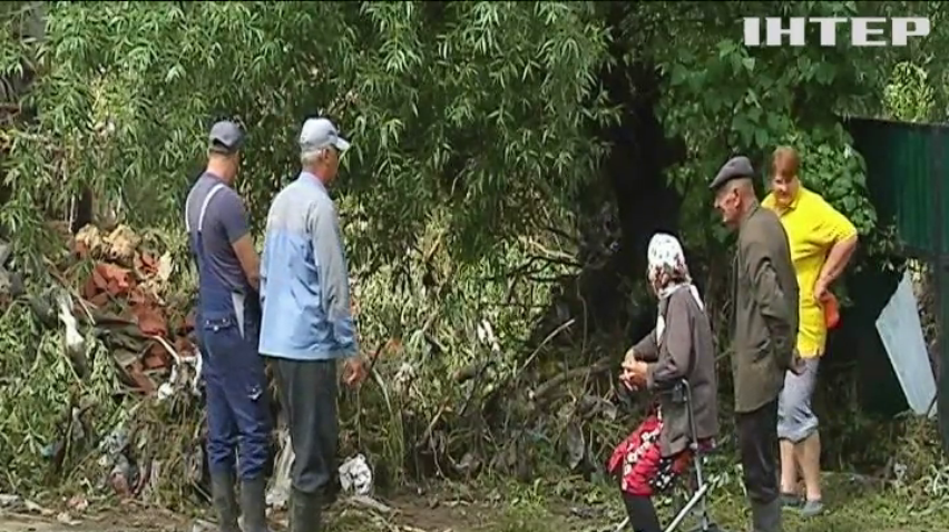 На Буковині потужна злива затопила десятки населених пунктів