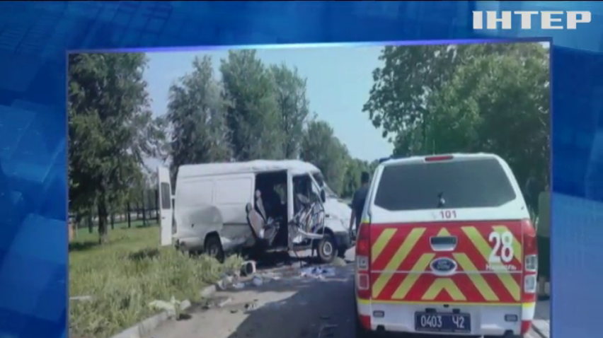 На Дніпропетровщині у жахливій ДТП загинули пасажири мікроавтобуса
