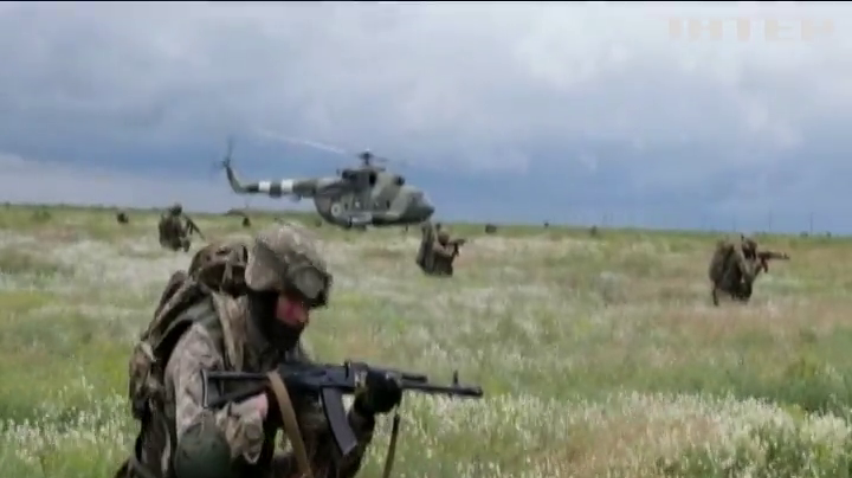 Десантники тренувалися "зачищати територію" на кордоні з Кримом