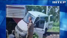 На Харківщині електричка врізалася в мікроавтобус