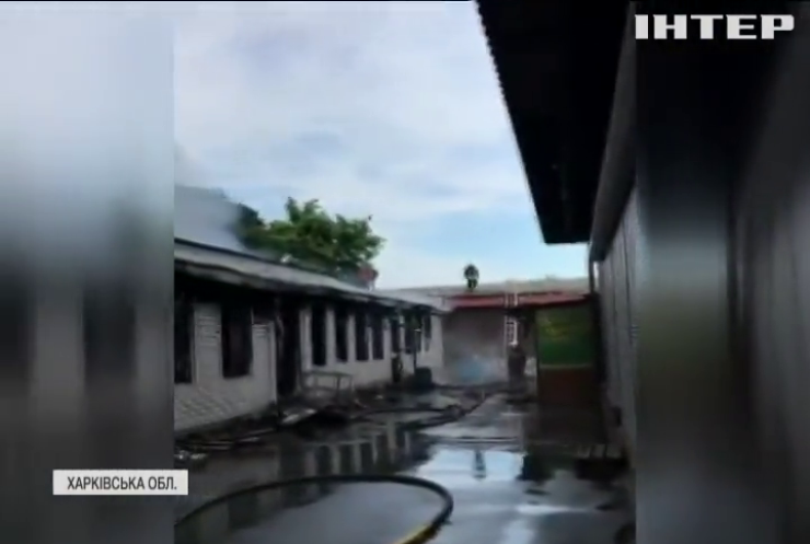 На Харківщині спалахнув магазин будматеріалів (відео)