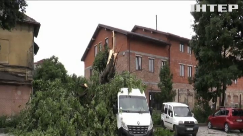 Україну після небувалої спеки накрило потужними грозами