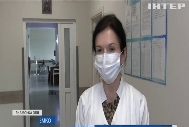 На Львівщині розлючені змії нападають на людей: чому у лікарнях відсутня протиотрута?