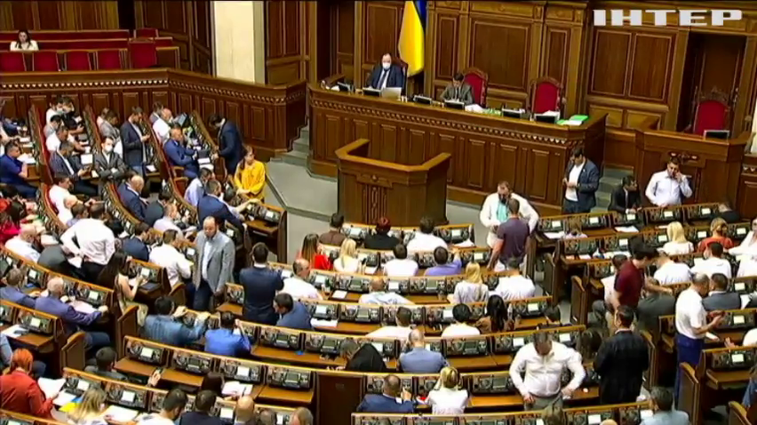 Верховна Рада ухвалила президентський законопроєкт про олігархів