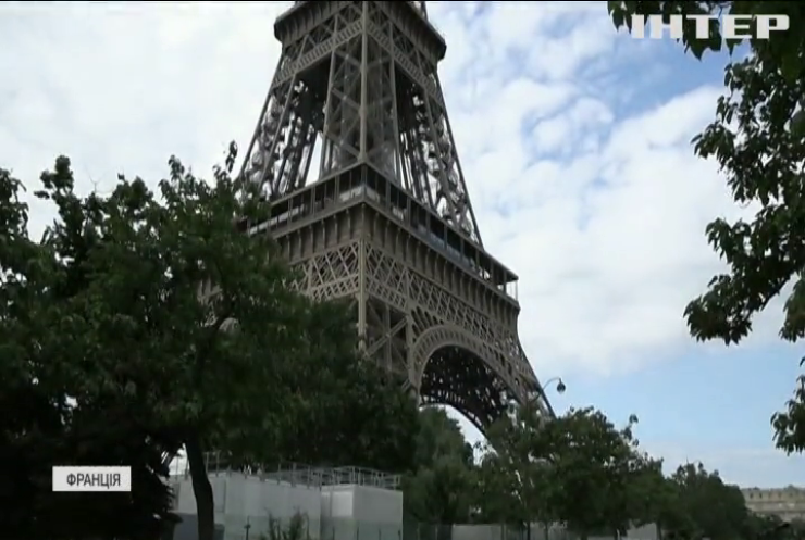 У Парижі відкривають для відвідувачів Ейфелеву вежу