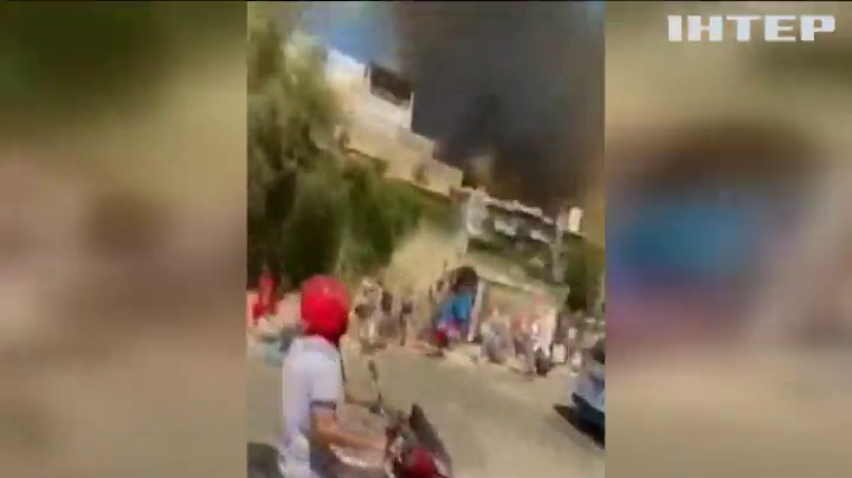 Пожежі у Туреччині: відпочивальники з валізами тікають з Бодруму