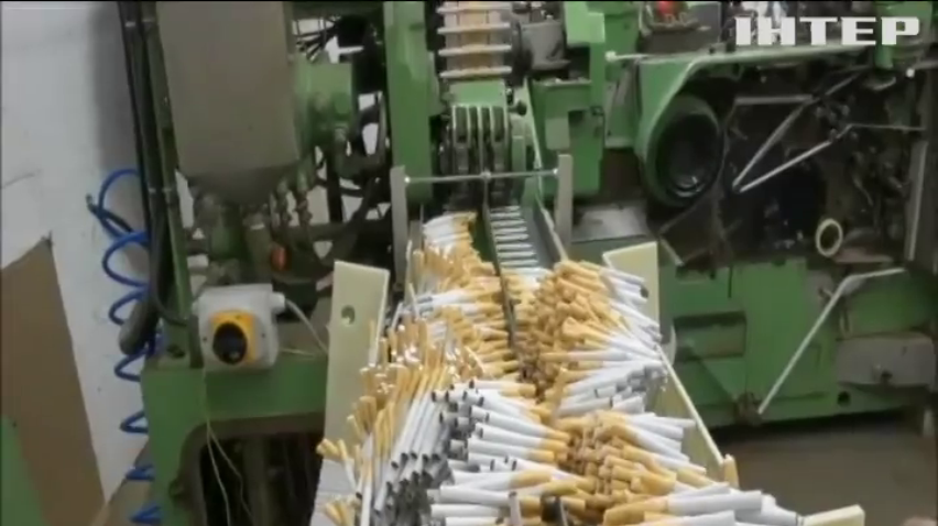 Підпільна тютюнова фабрика у Польщі випускала контрафактні цигарки