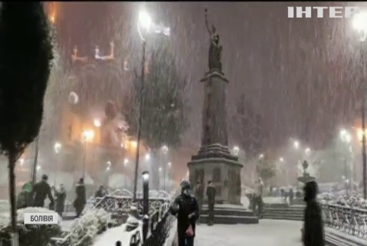Болівію і Перу посеред літа замело снігом (відео)