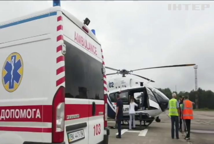 Поліцейський вертоліт доправив малюка з Рівненщини до Охматдиту