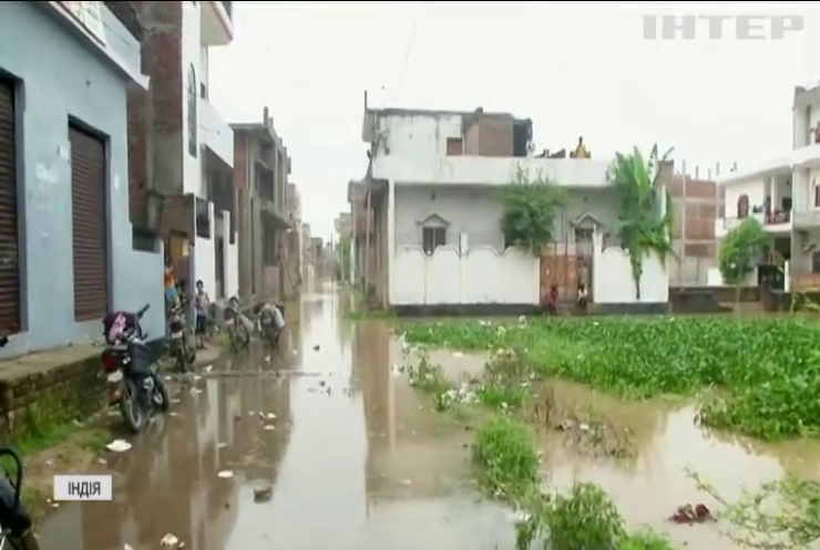 Потужна повінь знищила початкову школу в Індії