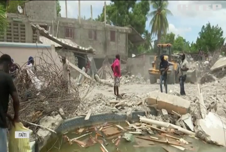 На Гаїті підраховують втрати від руйнівного землетрусу