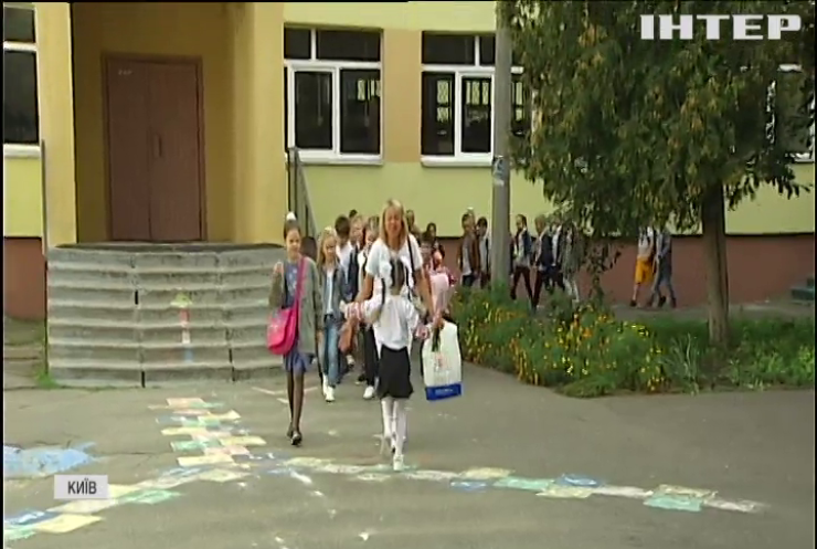 День знань в Україні: батьки та діти радіють можливості ходити до школи