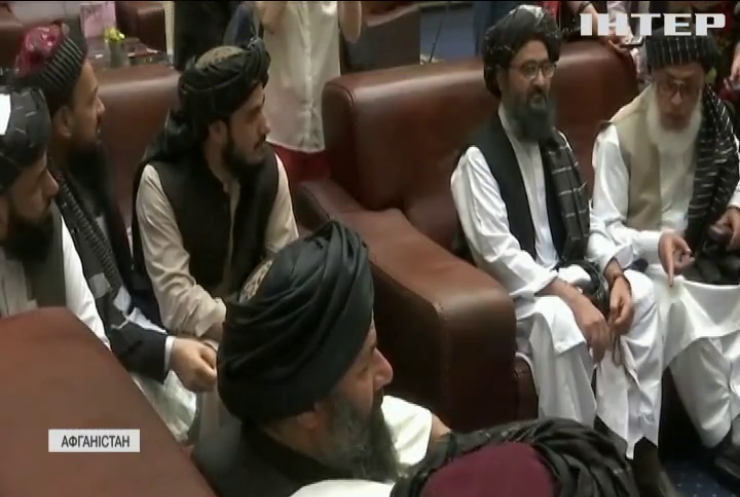 "Талібан" представив свій уряд: міністром став бойовик, якого розшукує ФБР