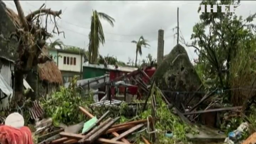 На Філіппіни обрушився потужний ураган "Чанту"