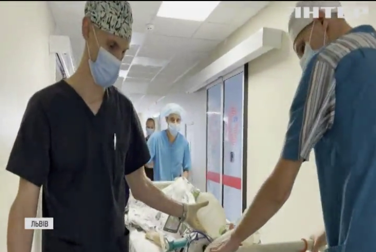 Українські медики провели унікальні операції: пересадили серце та легені