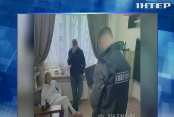 Правоохоронці затримали злочинців що підробляли ковідні сертифікати у Києві