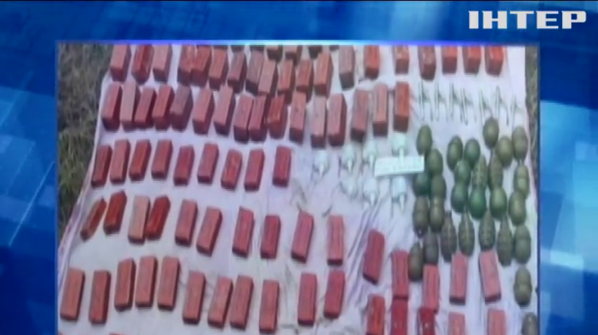 Правоохоронці виявили схрони зі зброєю на межі з ОРДЛО