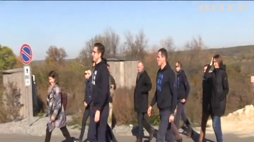 Війна на Донбасі: Авдіївку відвідали урядовці з Євросоюзу