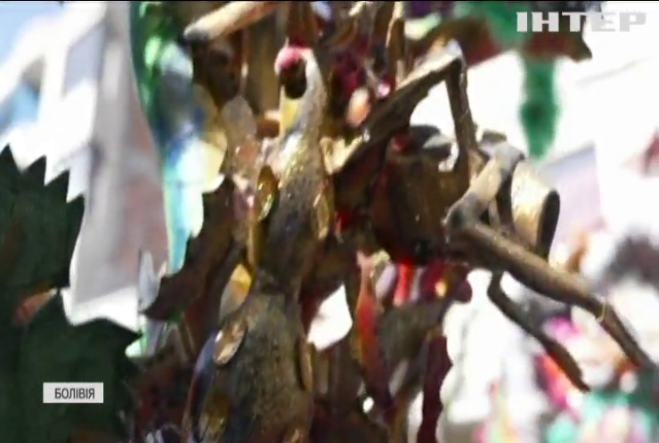 В Болівії відновлюється життя після карантину: жителі святкують карнавал Оруро