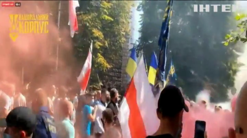 Одного з обвинувачуваних у нападі на поліцейських залишили під вартою