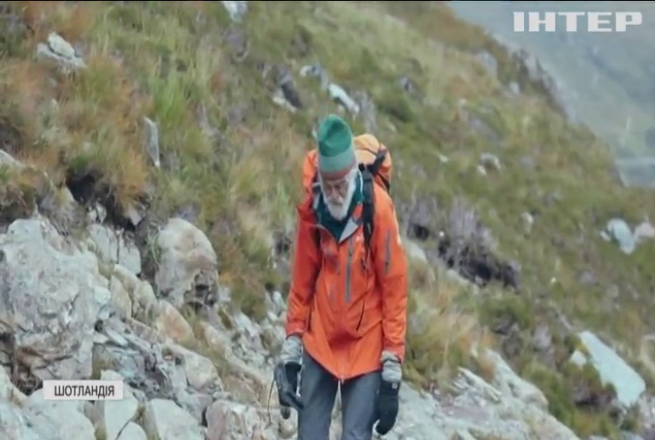 Підкорювач вершин: 81-річний чоловік долає гори заради дружини та благодійності