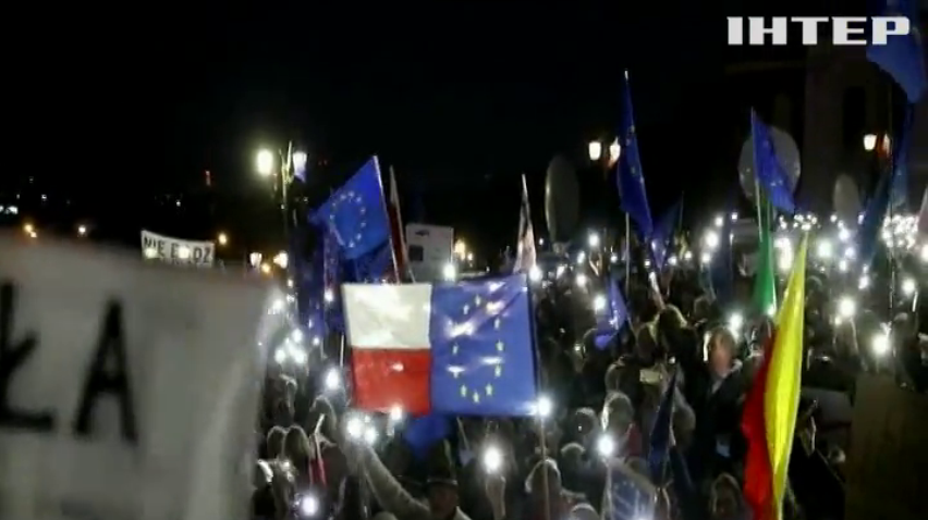 Поляки масово вийшли на протести через ухвалу Конституційного суду