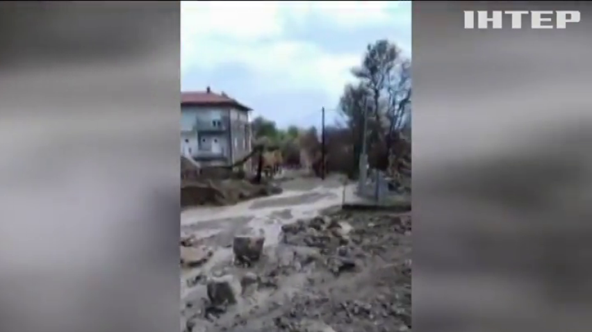 Грецький острів потерпає від повеней та зсувів ґрунту