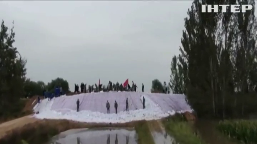 Майже два мільйони жителів Китаю евакуювали через повені